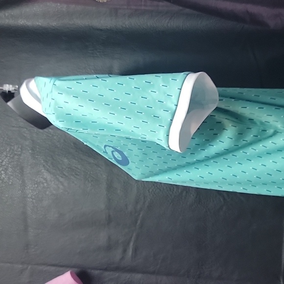 Asics woman's Size L Green and Blue. - Picture 4 of 8